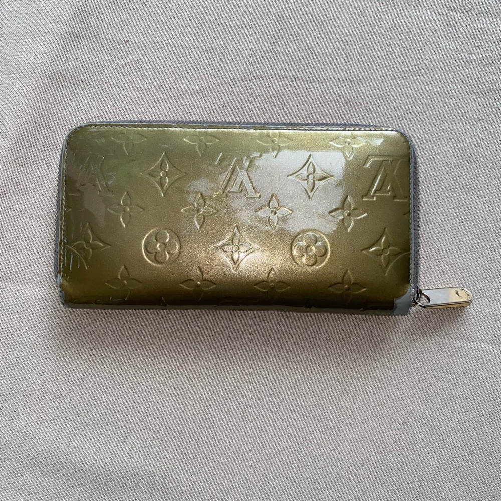 Authentic Louis Vuitton Vernis Zippy Wallet